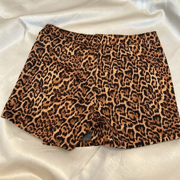 NWT Zara Animal Print Skort Metal Zipper Skirt Shorts Leopard Print Mini - Picture 2 of 6